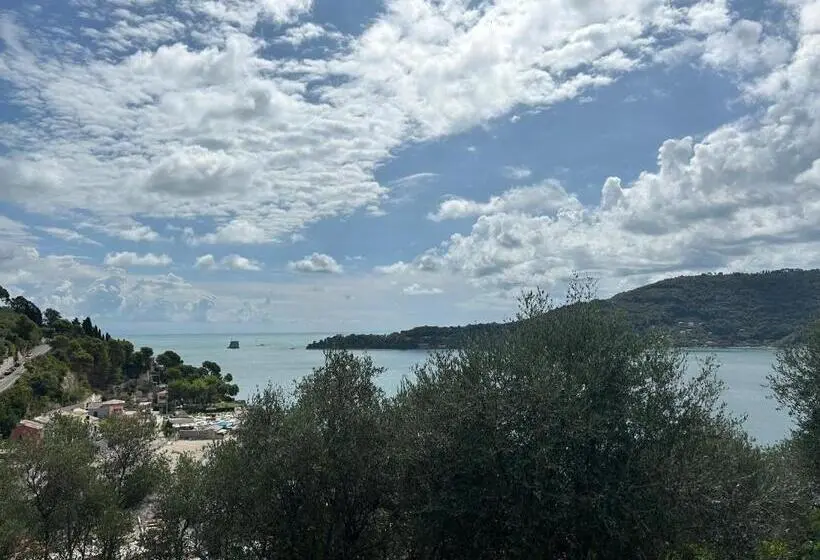 اتاق استاندارد با چشم‌انداز دریا, Cristallo Park