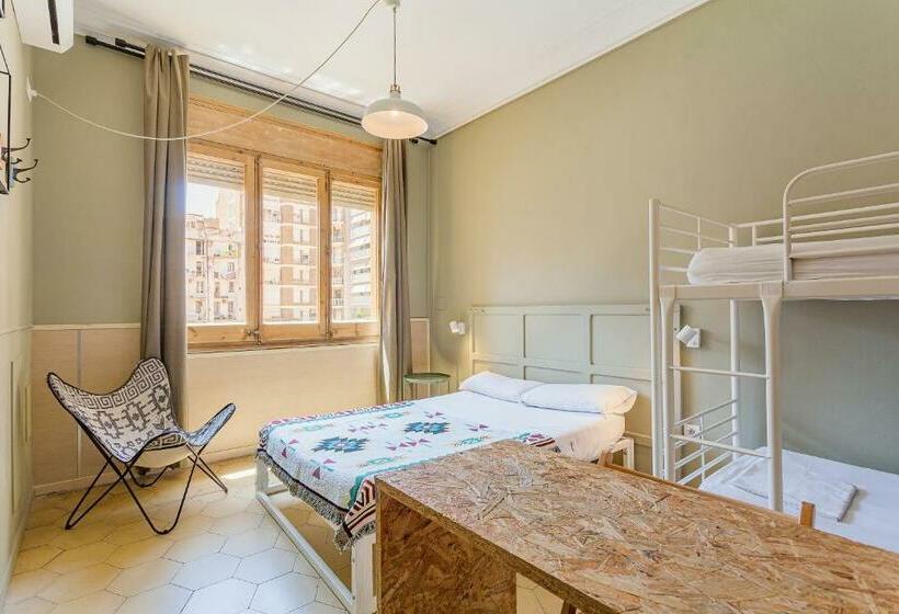 اتاق استاندارد چهارنفره با سرویس بهداشتی مشترک, Bird House