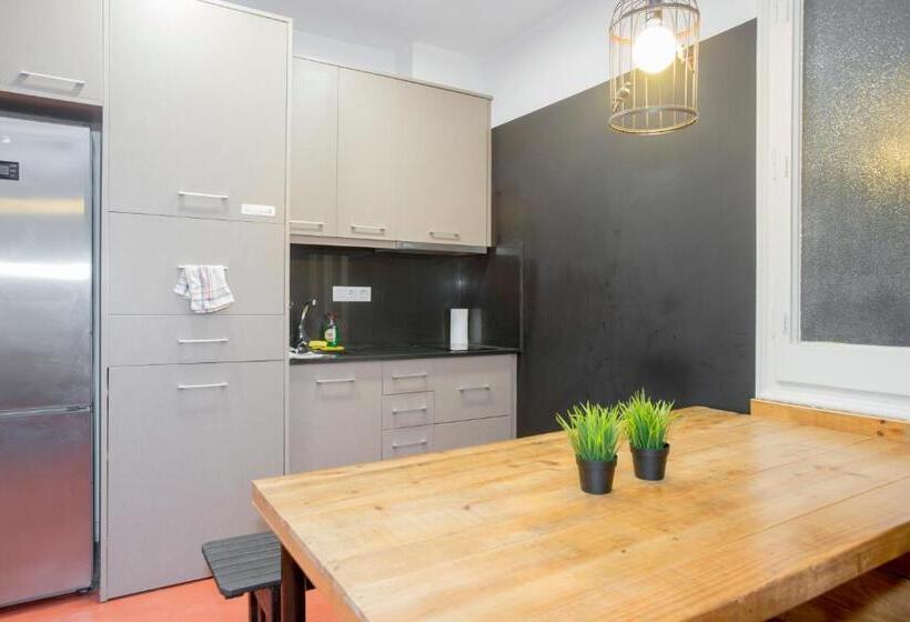 اتاق استاندارد با سرویس بهداشتی مشترک, Bird House