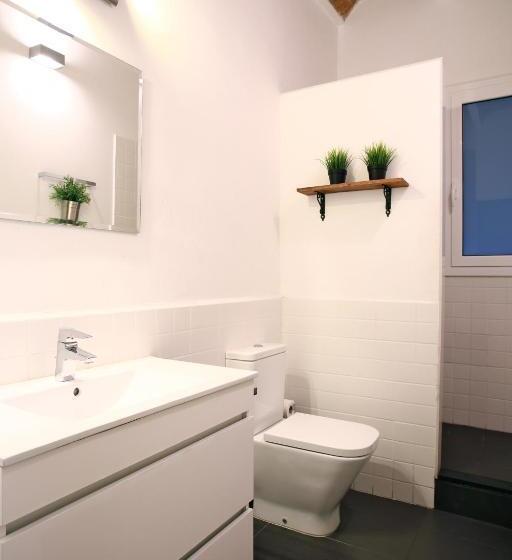 اتاق استاندارد با سرویس بهداشتی مشترک, Bird House