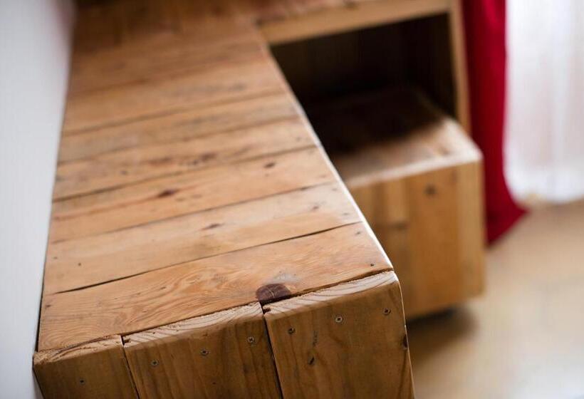 اتاق استاندارد با سرویس بهداشتی مشترک, Bird House