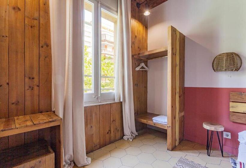 اتاق استاندارد با سرویس بهداشتی مشترک, Bird House