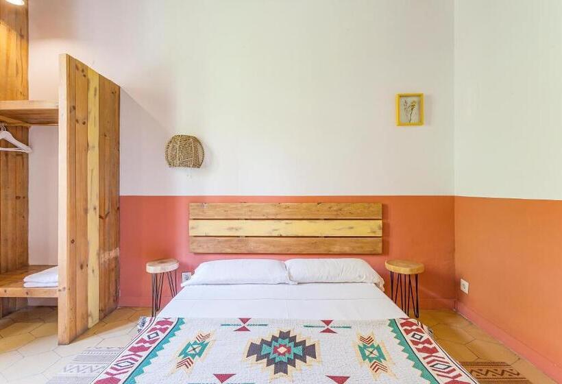 اتاق استاندارد با سرویس بهداشتی مشترک, Bird House