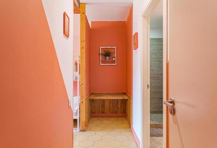 اتاق خانوادگی, Bird House