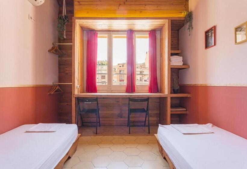 اتاق خانوادگی, Bird House