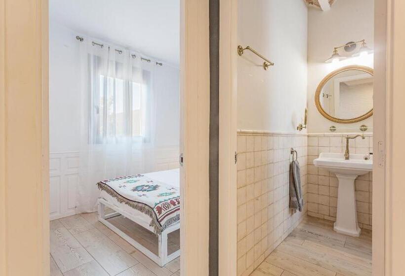 1 Bedroom Penthouse Apartment, Bird House
