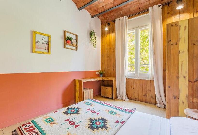 اتاق استاندارد با سرویس بهداشتی مشترک, Bird House