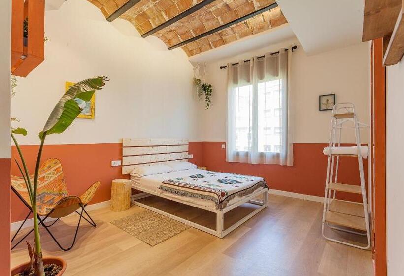 اتاق استاندارد با سرویس بهداشتی مشترک, Bird House