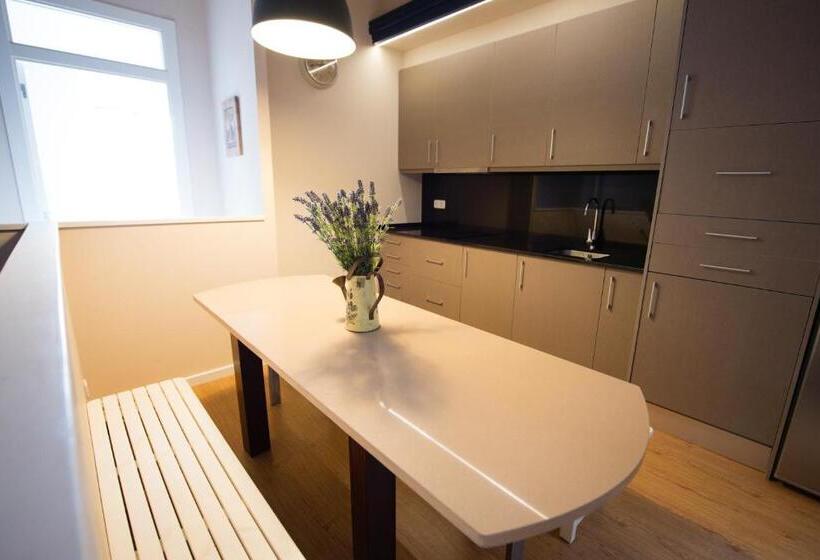 اتاق استاندارد با سرویس بهداشتی مشترک, Bird House