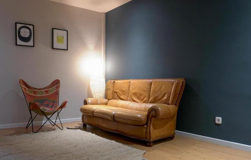 اتاق استاندارد با سرویس بهداشتی مشترک, Bird House