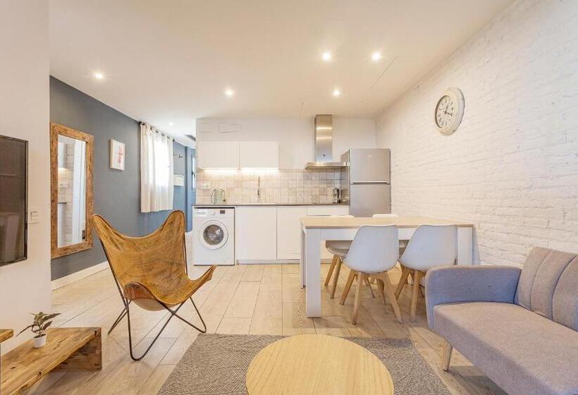 1 Bedroom Penthouse Apartment, Bird House