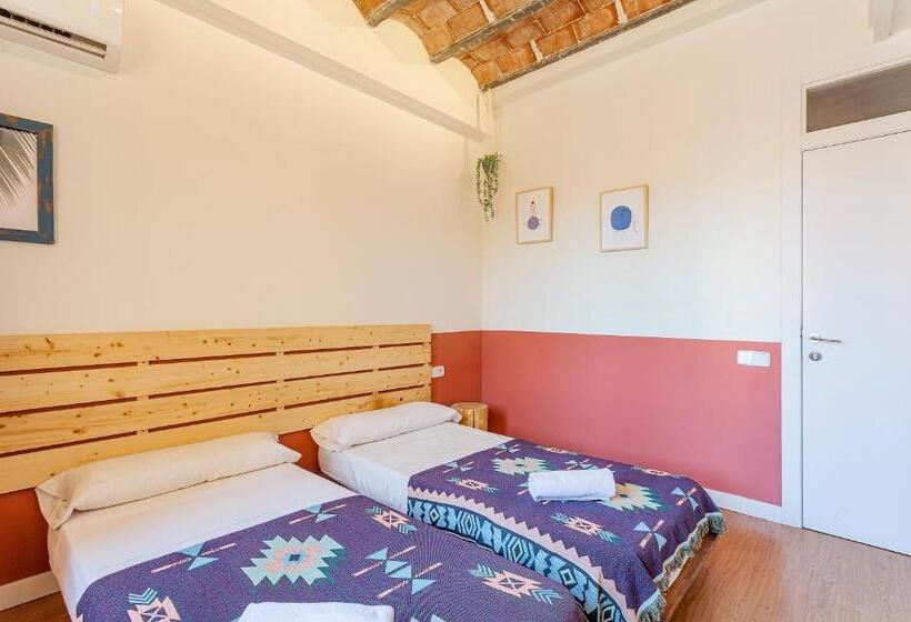 اتاق استاندارد با سرویس بهداشتی مشترک, Bird House