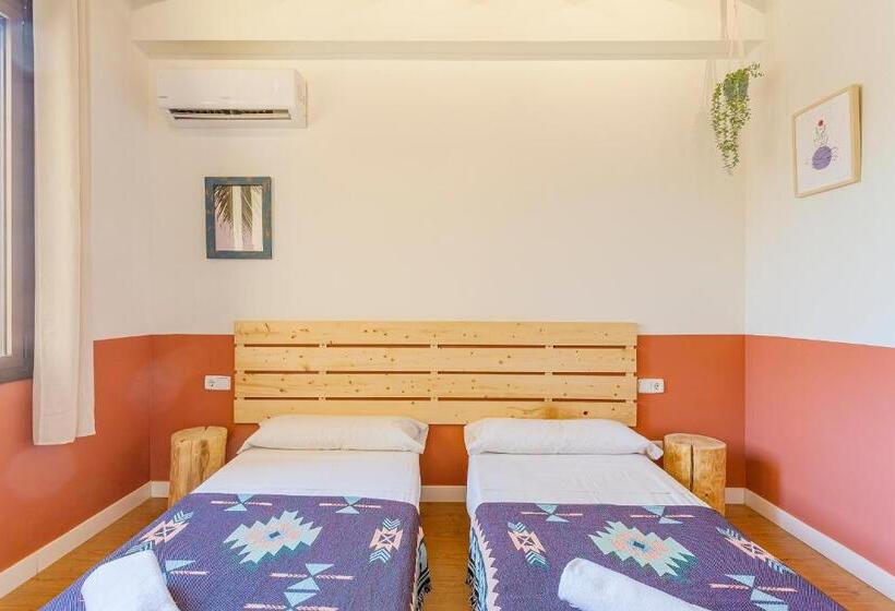 اتاق استاندارد با سرویس بهداشتی مشترک, Bird House