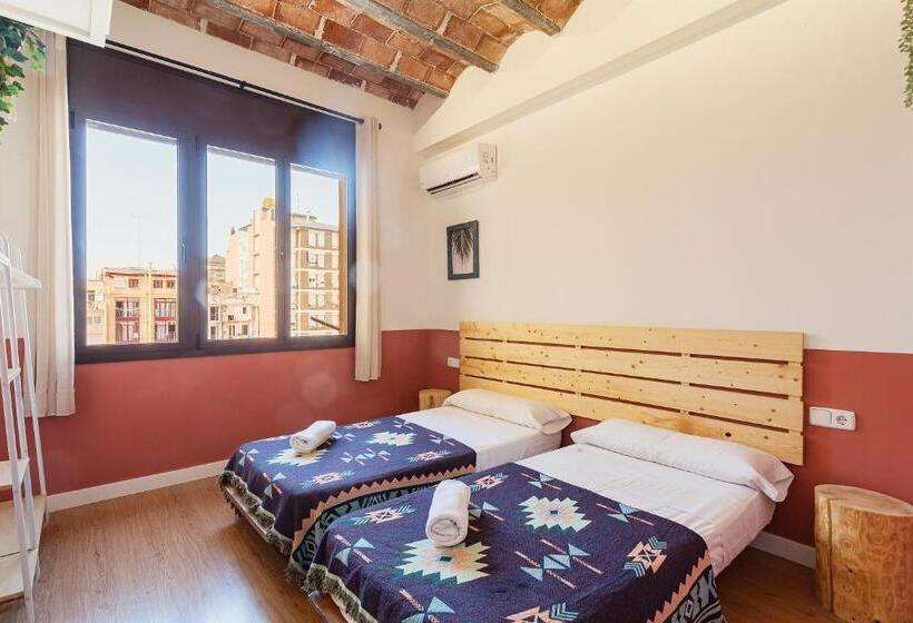 اتاق استاندارد با سرویس بهداشتی مشترک, Bird House