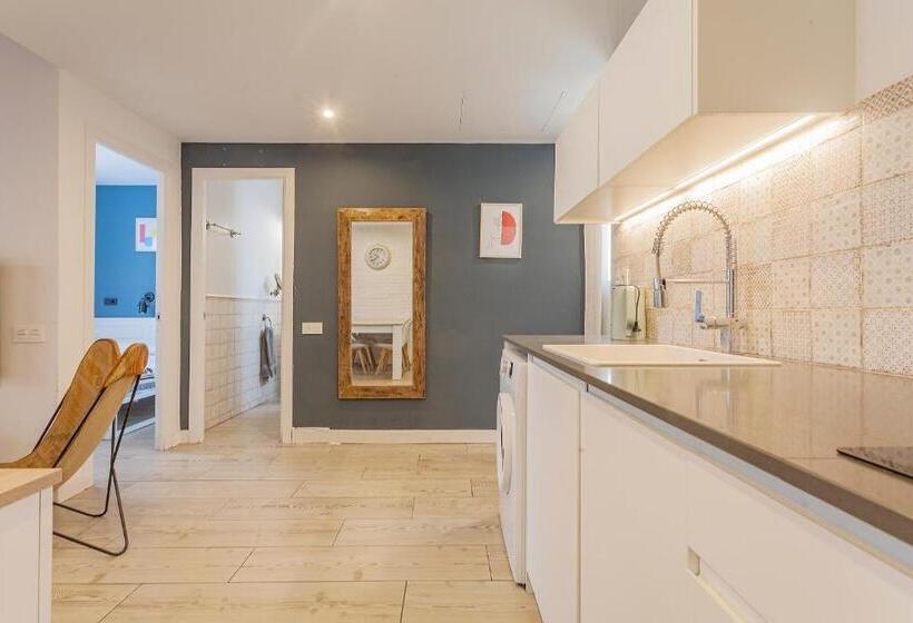 1 Bedroom Penthouse Apartment, Bird House