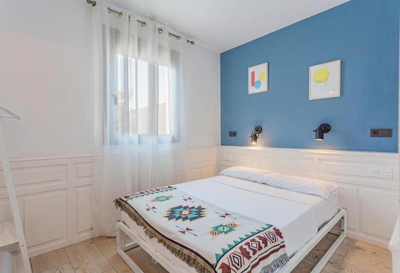 1 Bedroom Penthouse Apartment, Bird House