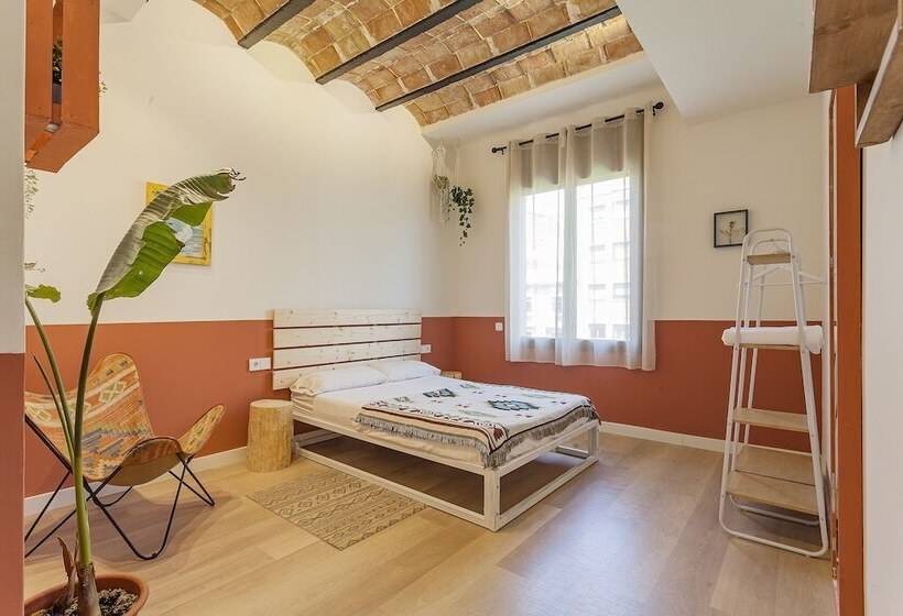 اتاق استاندارد با سرویس بهداشتی مشترک, Bird House