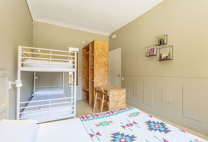 اتاق استاندارد چهارنفره با سرویس بهداشتی مشترک, Bird House