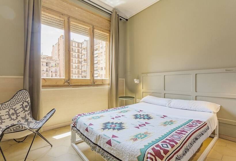 اتاق استاندارد چهارنفره با سرویس بهداشتی مشترک, Bird House