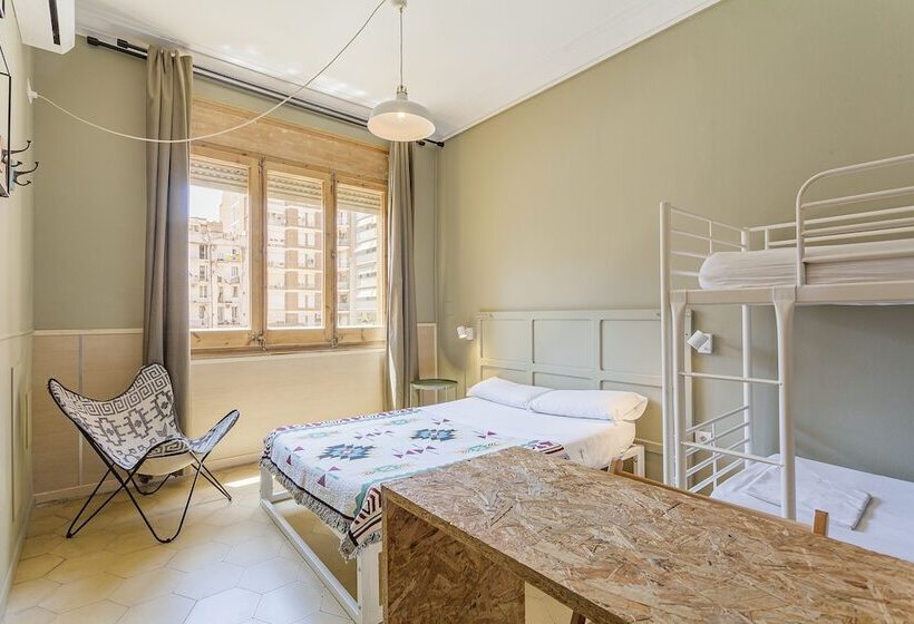 اتاق استاندارد چهارنفره با سرویس بهداشتی مشترک, Bird House