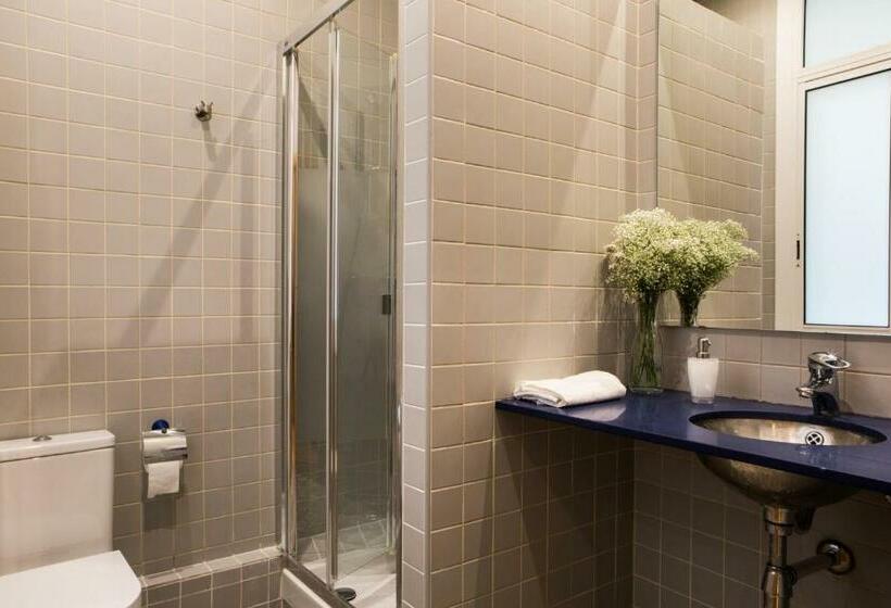 Номер Стандарт, Born Barcelona Hostel