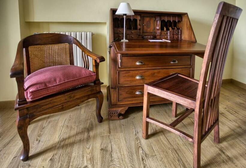 اتاق استاندارد, Colonial De Santillana