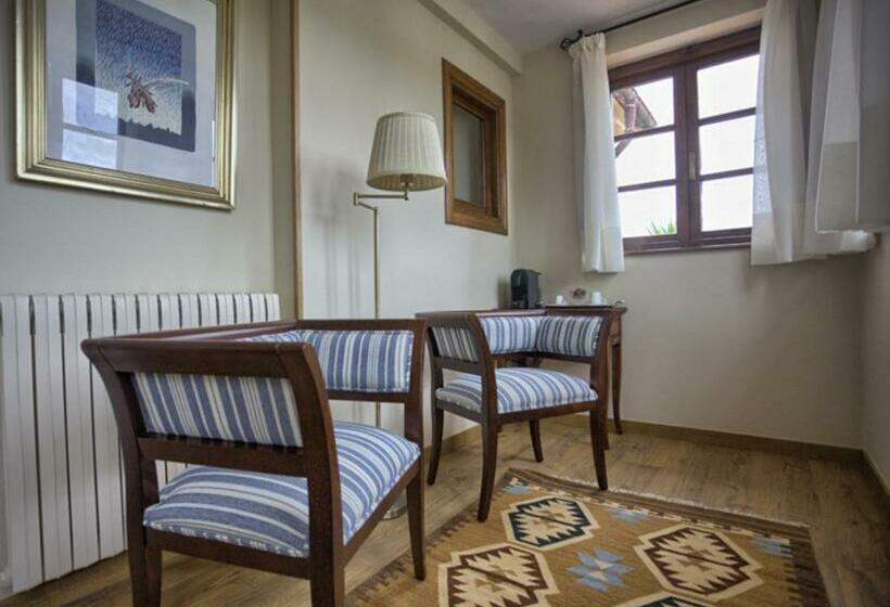 اتاق استاندارد, Colonial De Santillana