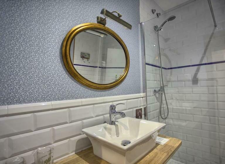 اتاق استاندارد, Colonial De Santillana