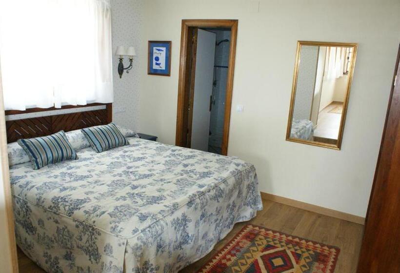 اتاق استاندارد سه نفره, Colonial De Santillana