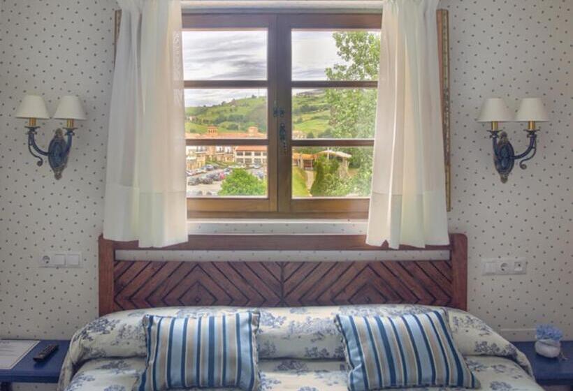 اتاق استاندارد سه نفره, Colonial De Santillana