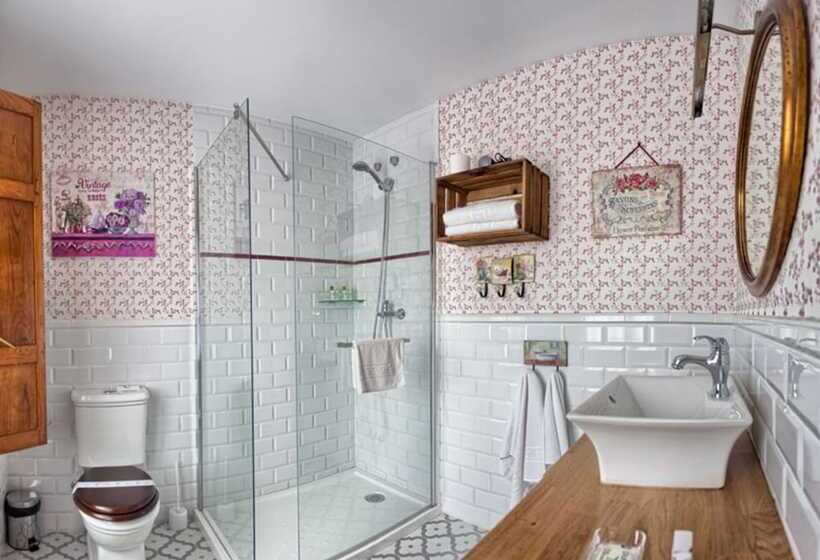 اتاق استاندارد, Colonial De Santillana