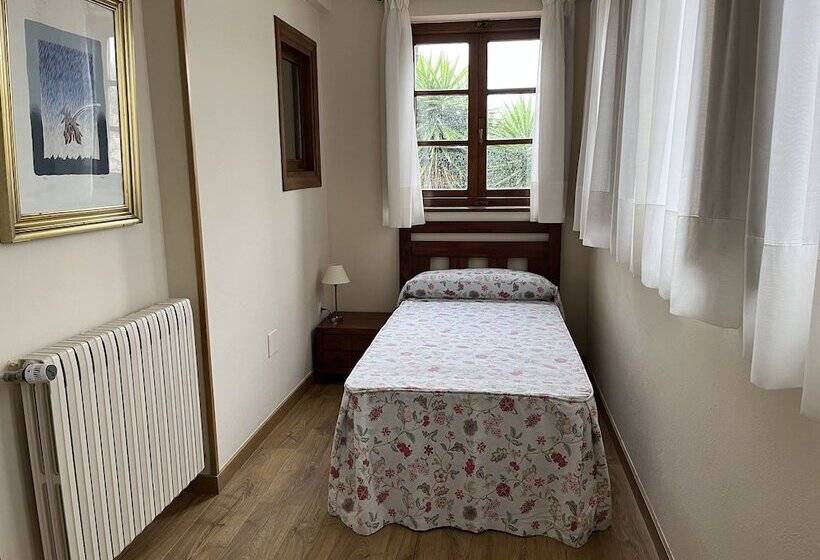 اتاق استاندارد سه نفره, Colonial De Santillana