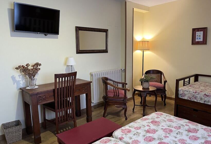 اتاق خانوادگی, Colonial De Santillana