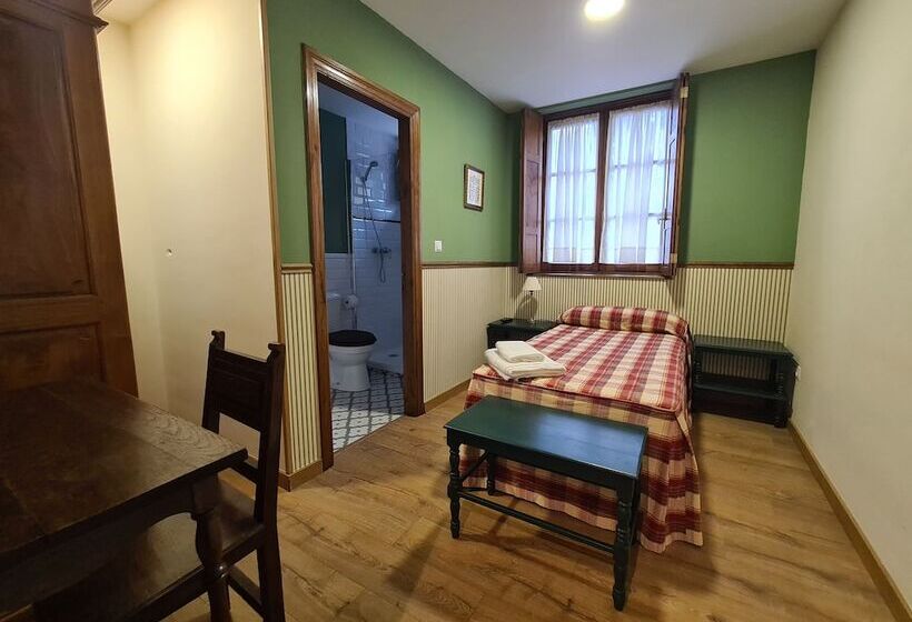 اتاق استاندارد یک نفره, Colonial De Santillana