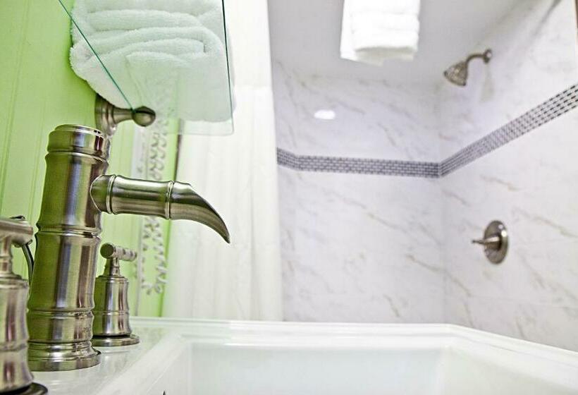 מיטת קינג בסוויטה, Desoto Beach Gardens