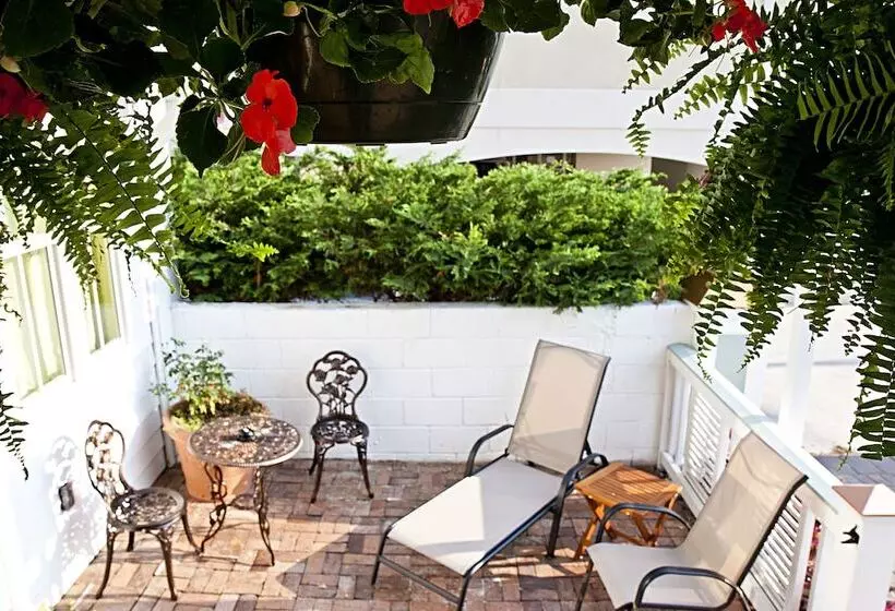 سوئیت برای معلولان, Desoto Beach Gardens