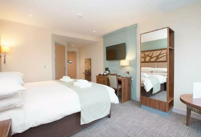 Standard Room King Size Bed, Drimsynie Estate