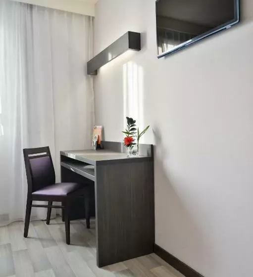 Standard Kolmen Hengen Huone, Eurocentre 3 Toulouse Nord