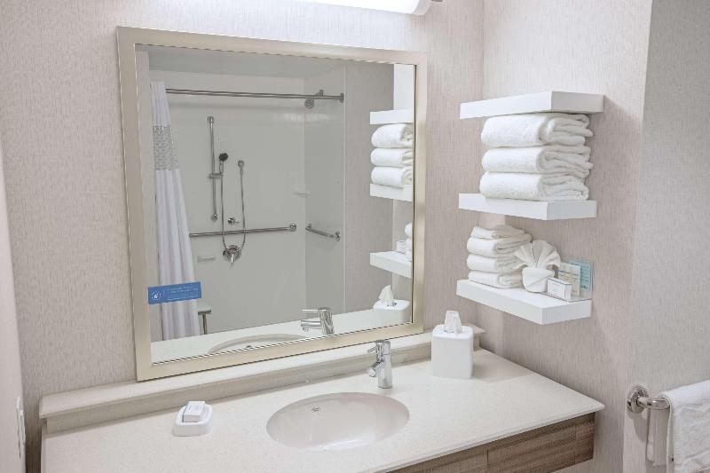 غرفة قياسية سرير كينج, Hampton Inn By Hilton Amesbury