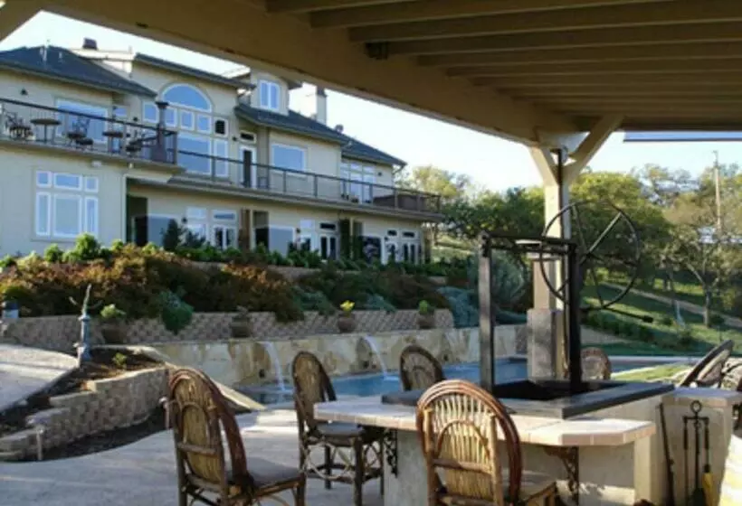 スイート, High Ridge Manor