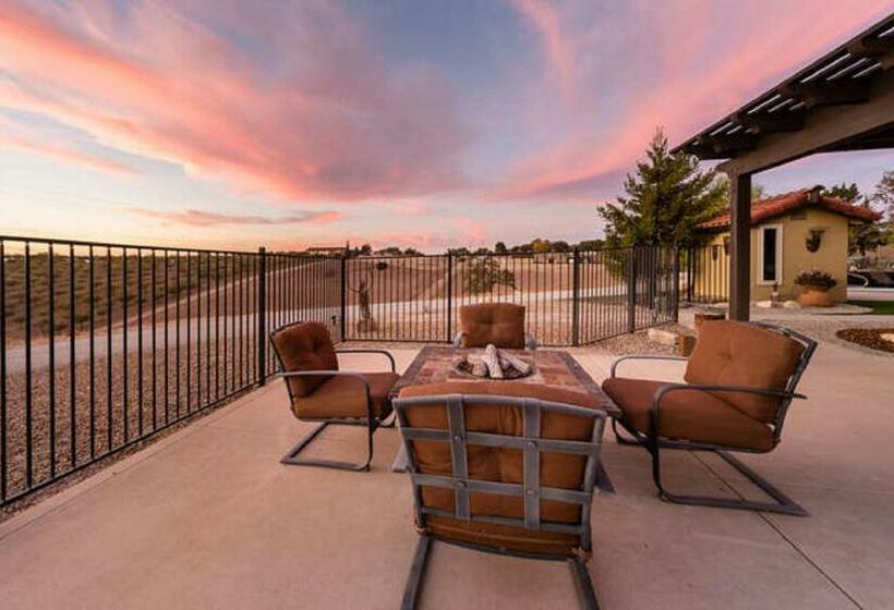 سوییت, High Ridge Manor