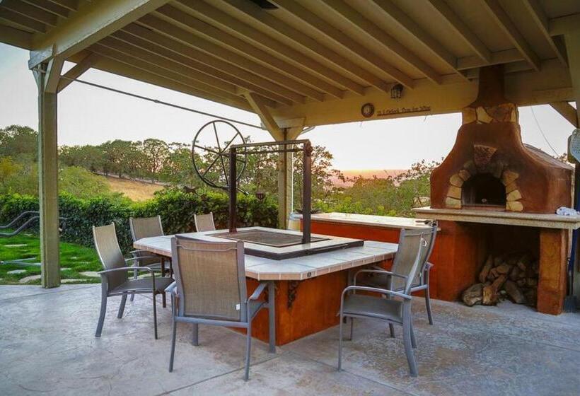 سوییت سوپریور, High Ridge Manor