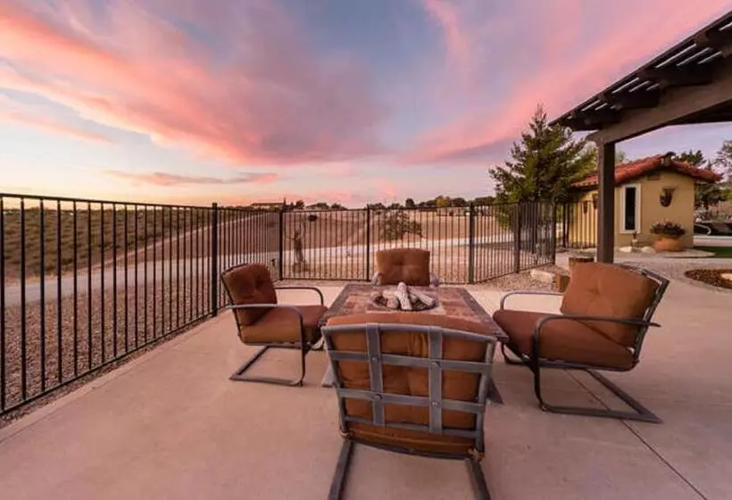 シャレー・スペリアー1寝室, High Ridge Manor