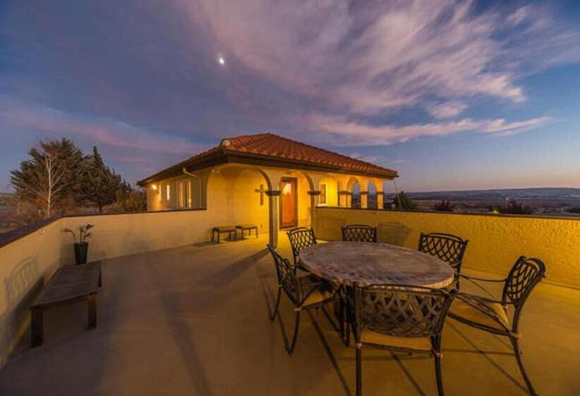 کلبه ییلاقی سوپریور یک خوابه, High Ridge Manor