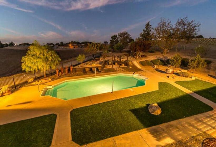 کلبه ییلاقی سوپریور یک خوابه, High Ridge Manor