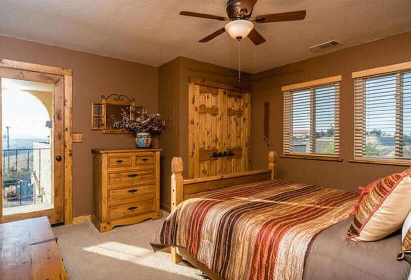 کلبه ییلاقی سوپریور یک خوابه, High Ridge Manor