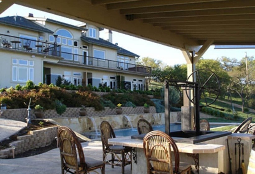 اتاق سوپریور, High Ridge Manor