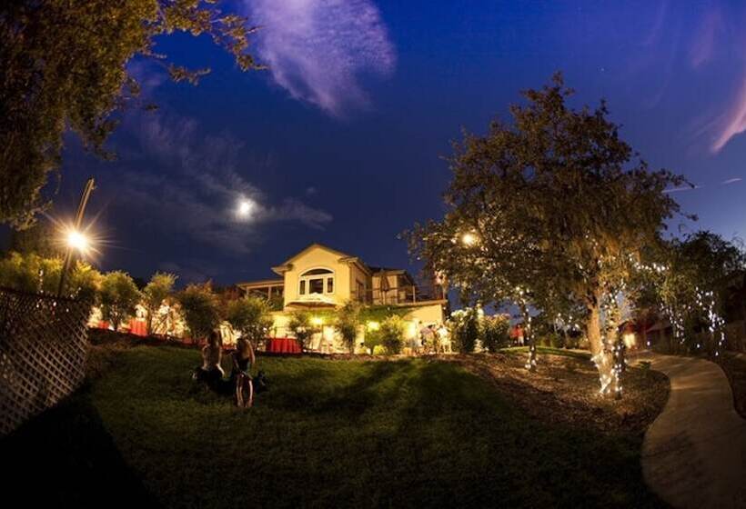 سوییت سوپریور, High Ridge Manor