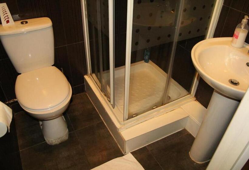 スタンダードトリプルルーム, London Olympus Hotel Nirvana