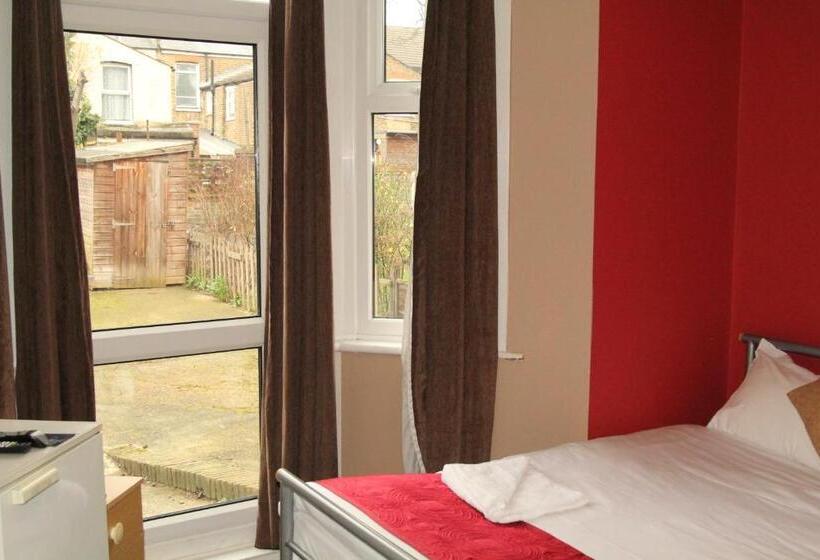 スタンダードトリプルルーム, London Olympus Hotel Nirvana